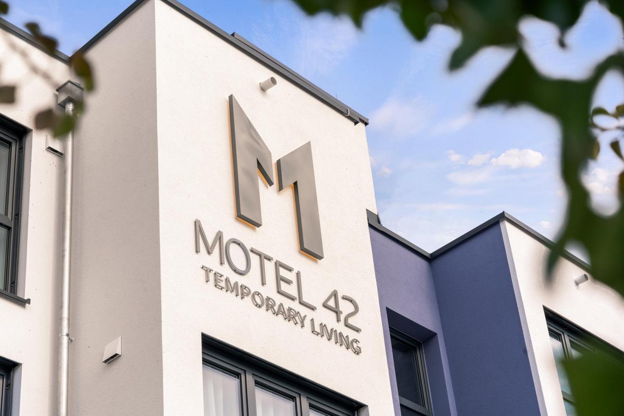 Motel42-Temporary Living FDH Εξωτερικό φωτογραφία